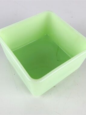 Vintage Jeannette Jadeite 4 .25" Square Uranium Refrigerator Dish - No Lid